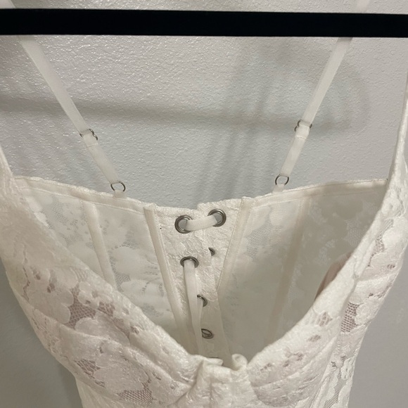 Rosie Etienne Penelope Lace Gown - Picture 8 of 16